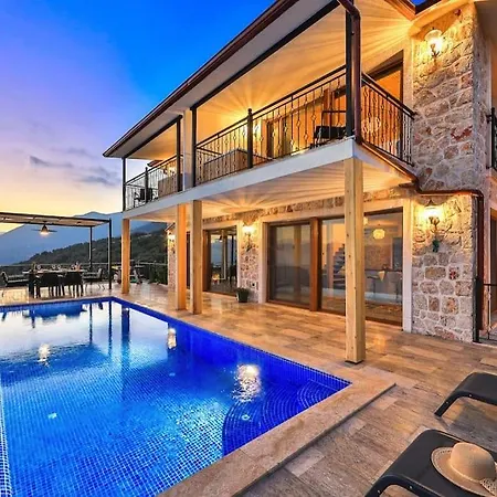 Bluecliff Hotel *